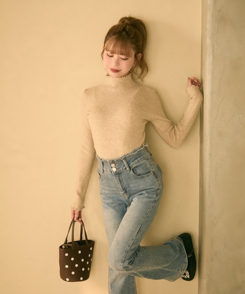 TITTY&CO.(ティティーアンドコー)の「バックリボンフレアデニム(デニムパンツ・レディース・ブルー・SMALL/MEDIUM)」の5枚目の写真