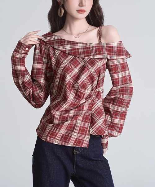gossip!ロサンゼルス(ゴシップロサンゼルス)の「ハーフショルダー アシンメトリーチェックトップス(シャツ/ブラウス・レディース・レッド/ブラック・L/M)」の2枚目の写真