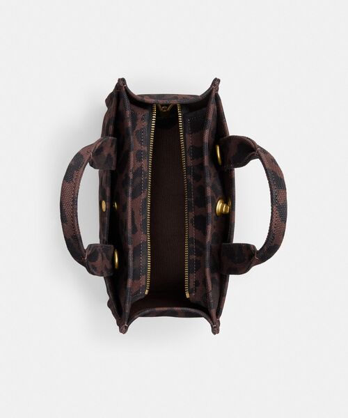 COACH（コーチ）の「カーゴ トート 26・レオパード プリント（トートバッグ・レディース・ブラウン系その他・ONE）」の4枚目の写真
