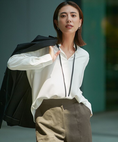 ICB(アイシービー)の「マラボーテWジョーゼット バイカラーナロータイデザインカットソー(Tシャツ/カットソー・レディース・ダルブルー系/アイボリー系・LARGE/X-LARGE)」の2枚目の写真