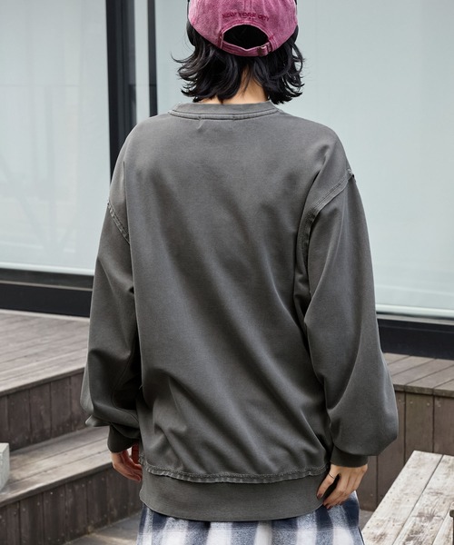 MONO-MART(モノマート)の「ヴィンテージ加工 ビッグシルエットダンボールクルーネックライトスウェット(スウェット・レディース・ネイビー/ブラウン/ワイン/グレイッシュベージュ/ブラック/チャコールグレー/オフホワイト・L/M)」の18枚目の写真