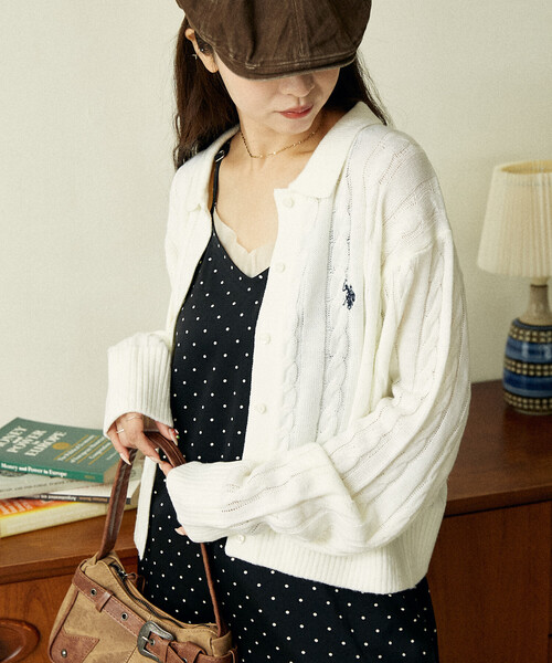 PUBLUX(パブリュクス)の「U.S. POLO ASSN. × PUBLUX/ユーエスポロアッスン ケーブルニット ポロ カーディガン 限定展開(カーディガン/ボレロ・レディース・ネイビー/チャコールグレー/オフホワイト・フリ-)」の2枚目の写真