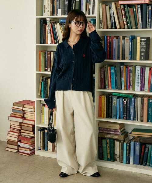 PUBLUX(パブリュクス)の「U.S. POLO ASSN. × PUBLUX/ユーエスポロアッスン ケーブルニット ポロ カーディガン 限定展開(カーディガン/ボレロ・レディース・ネイビー/チャコールグレー/オフホワイト・フリ-)」の11枚目の写真