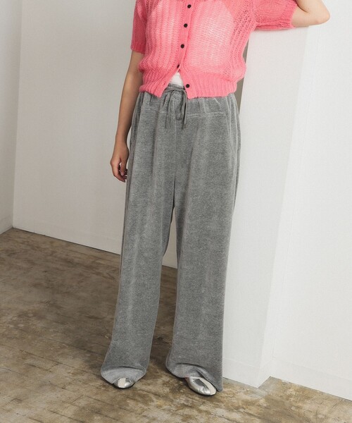 Ray BEAMS（レイビームス）の「ベロア ワイド スウェット パンツ（スウェットパンツ・レディース・グレー/ブラック・1/0）」の8枚目の写真
