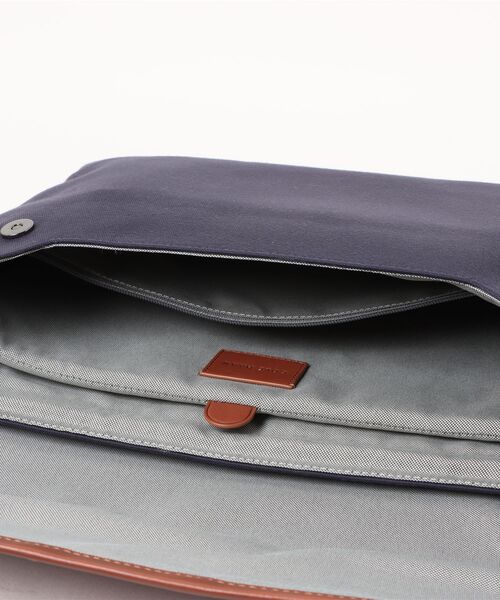 COLE HAAN（コールハーン）の「ジャドソン ブラッシュド ツイル メッセンジャー mens（ビジネスバッグ・メンズ・ネイビー・OSFA）」の11枚目の写真