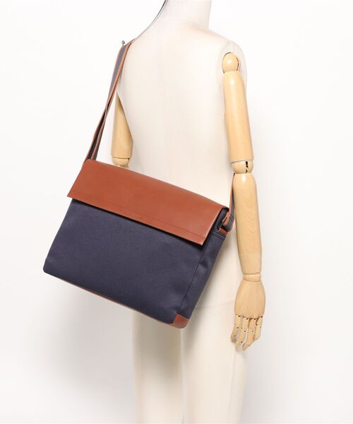 COLE HAAN（コールハーン）の「ジャドソン ブラッシュド ツイル メッセンジャー mens（ビジネスバッグ・メンズ・ネイビー・OSFA）」の12枚目の写真