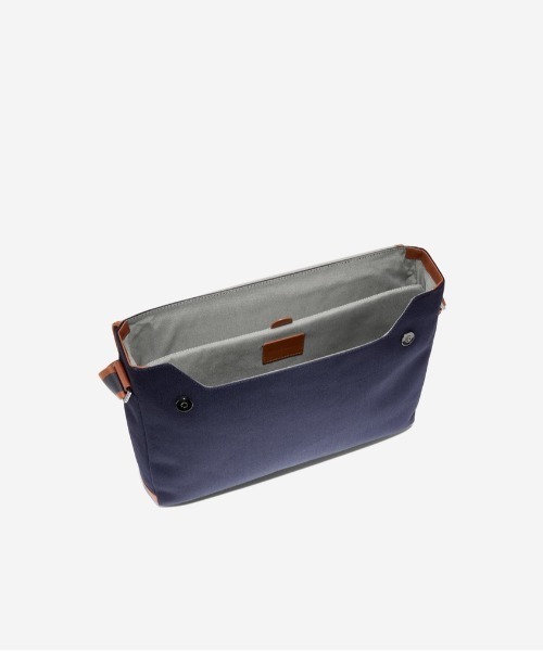 COLE HAAN（コールハーン）の「ジャドソン ブラッシュド ツイル メッセンジャー mens（ビジネスバッグ・メンズ・ネイビー・OSFA）」の8枚目の写真