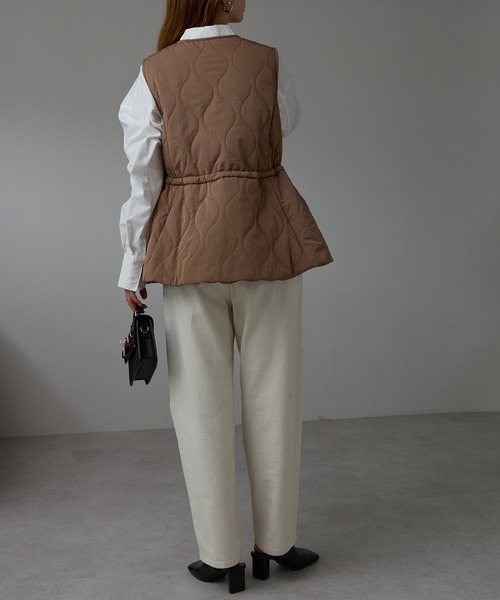 r.(アールドット)の「キルティング フレアベスト(ダウンベスト・レディース・モカ/キナリ/ブラック・FREE)」の5枚目の写真