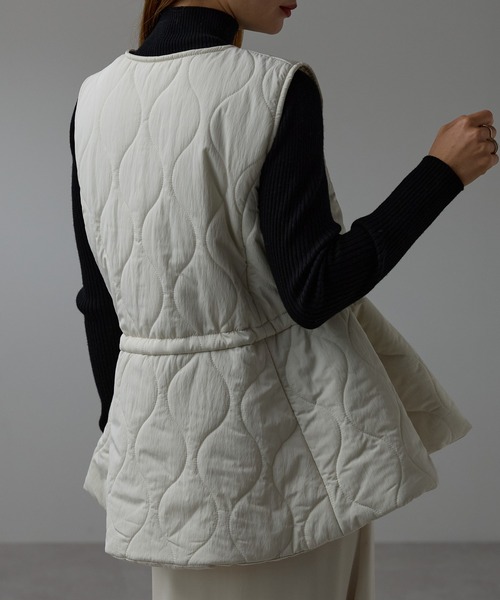 r.(アールドット)の「キルティング フレアベスト(ダウンベスト・レディース・モカ/キナリ/ブラック・FREE)」の10枚目の写真