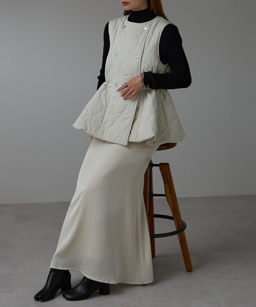 r.(アールドット)の「キルティング フレアベスト(ダウンベスト・レディース・モカ/キナリ/ブラック・FREE)」の12枚目の写真