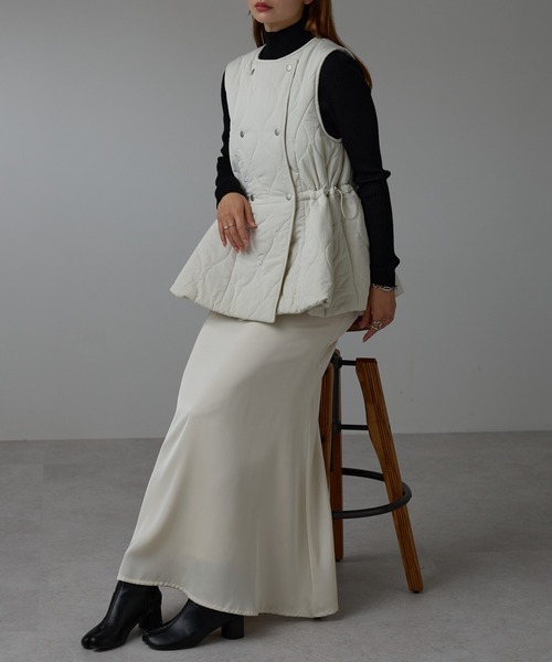 r.(アールドット)の「キルティング フレアベスト(ダウンベスト・レディース・モカ/キナリ/ブラック・FREE)」の9枚目の写真