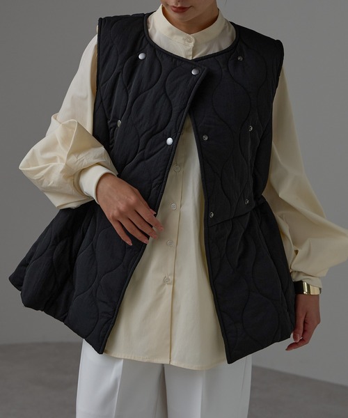 r.(アールドット)の「キルティング フレアベスト(ダウンベスト・レディース・モカ/キナリ/ブラック・FREE)」の20枚目の写真