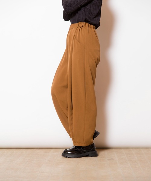 OSMOSIS（オズモーシス）の「変形タックパンツ（その他パンツ・レディース・グレー/ブラック/キャメル・ONE SIZE）」の7枚目の写真