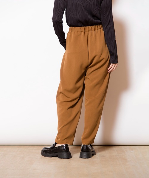 OSMOSIS（オズモーシス）の「変形タックパンツ（その他パンツ・レディース・グレー/ブラック/キャメル・ONE SIZE）」の8枚目の写真