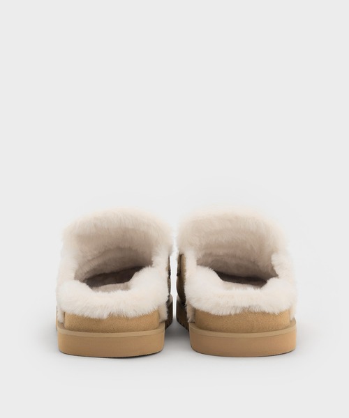 CHARLES & KEITH(チャールズ & キース)の「テクスチャー ファーフラットフォームミュール(スリッポン・レディース・ブラック系その他2/サンドベージュ・22.5cm/23cm/24.5cm/25cm/25.5cm/23.5cm)」の4枚目の写真