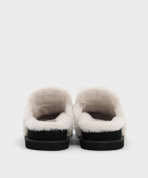 CHARLES & KEITH(チャールズ & キース)の「テクスチャー ファーフラットフォームミュール(スリッポン・レディース・ブラック系その他2/サンドベージュ・22.5cm/23cm/24.5cm/25cm/25.5cm/23.5cm)」の9枚目の写真
