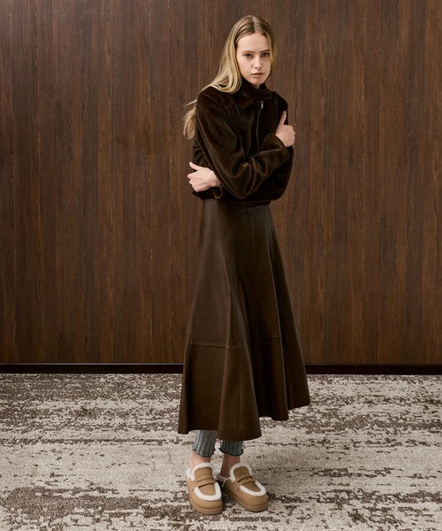 CHARLES & KEITH(チャールズ & キース)の「テクスチャー ファーフラットフォームミュール(スリッポン・レディース・ブラック系その他2/サンドベージュ・22.5cm/23cm/24.5cm/25cm/25.5cm/23.5cm)」の12枚目の写真