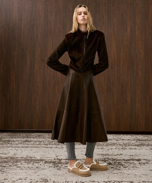 CHARLES & KEITH(チャールズ & キース)の「テクスチャー ファーフラットフォームミュール(スリッポン・レディース・ブラック系その他2/サンドベージュ・22.5cm/23cm/24.5cm/25cm/25.5cm/23.5cm)」の13枚目の写真