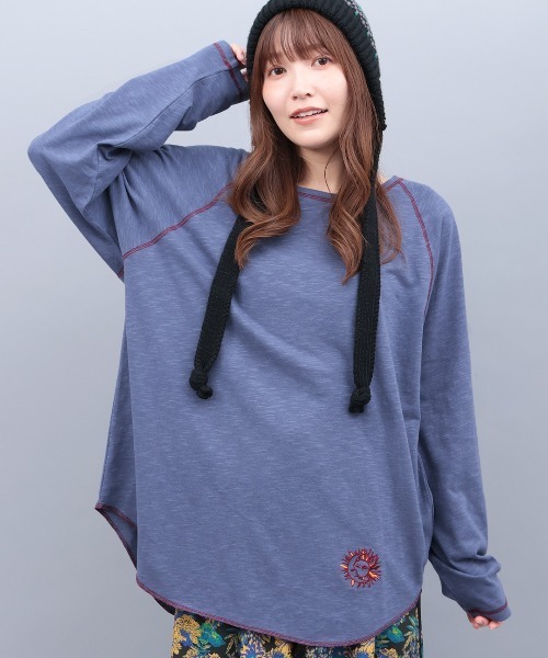 チチカカ（チチカカ）の「ワンポイント刺繍ロングTシャツ（Tシャツ/カットソー・レディース・ネイビー/ホワイト/ブラック・FREE）」の3枚目の写真