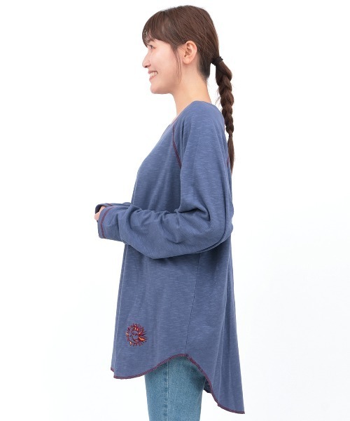 チチカカ（チチカカ）の「ワンポイント刺繍ロングTシャツ（Tシャツ/カットソー・レディース・ネイビー/ホワイト/ブラック・FREE）」の15枚目の写真