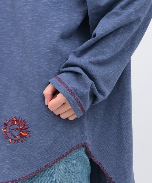チチカカ（チチカカ）の「ワンポイント刺繍ロングTシャツ（Tシャツ/カットソー・レディース・ネイビー/ホワイト/ブラック・FREE）」の18枚目の写真