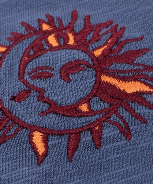 チチカカ（チチカカ）の「ワンポイント刺繍ロングTシャツ（Tシャツ/カットソー・レディース・ネイビー/ホワイト/ブラック・FREE）」の6枚目の写真