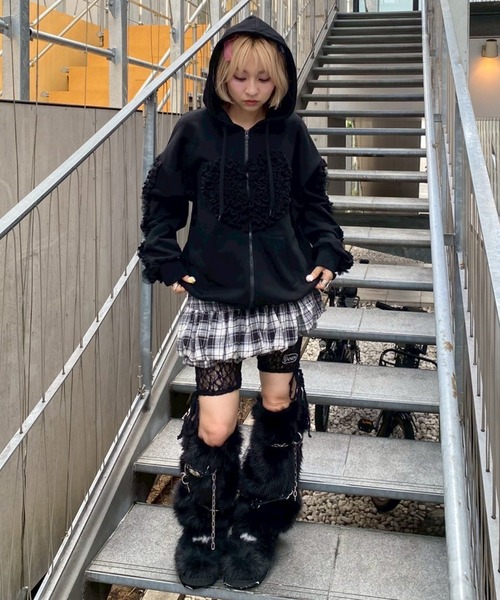 Candy Stripper（キャンディストリッパー）の「HEART FRILL フーディー（パーカー・レディース・グレー/ブラック/ピンク・FREE）」の4枚目の写真