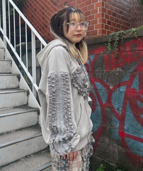 Candy Stripper（キャンディストリッパー）の「HEART FRILL フーディー（パーカー・レディース・グレー/ブラック/ピンク・FREE）」の15枚目の写真