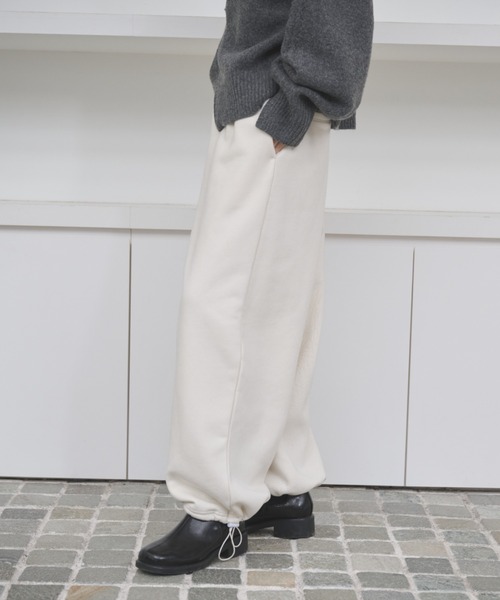 AIC.(エーアイシー)の「裏起毛ドローストリングイージーパンツ(スウェットパンツ・レディース・チャコールグレー/キナリ・FREE)」の6枚目の写真