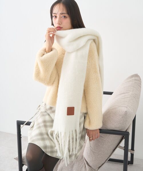 earth music&ecology（アースミュージックアンドエコロジー）の「ワンポイントビッグマフラー（マフラー・レディース・アイボリー/ピンク系その他3/チャコールグレー/ライトブラウン・F）」の10枚目の写真