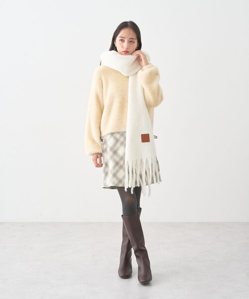 earth music&ecology（アースミュージックアンドエコロジー）の「ワンポイントビッグマフラー（マフラー・レディース・アイボリー/ピンク系その他3/チャコールグレー/ライトブラウン・F）」の12枚目の写真