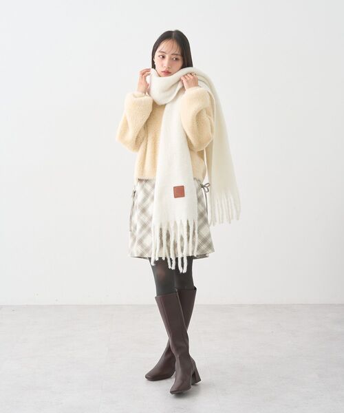 earth music&ecology（アースミュージックアンドエコロジー）の「ワンポイントビッグマフラー（マフラー・レディース・アイボリー/ピンク系その他3/チャコールグレー/ライトブラウン・F）」の13枚目の写真