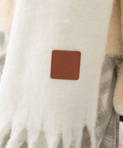 earth music&ecology（アースミュージックアンドエコロジー）の「ワンポイントビッグマフラー（マフラー・レディース・アイボリー/ピンク系その他3/チャコールグレー/ライトブラウン・F）」の14枚目の写真