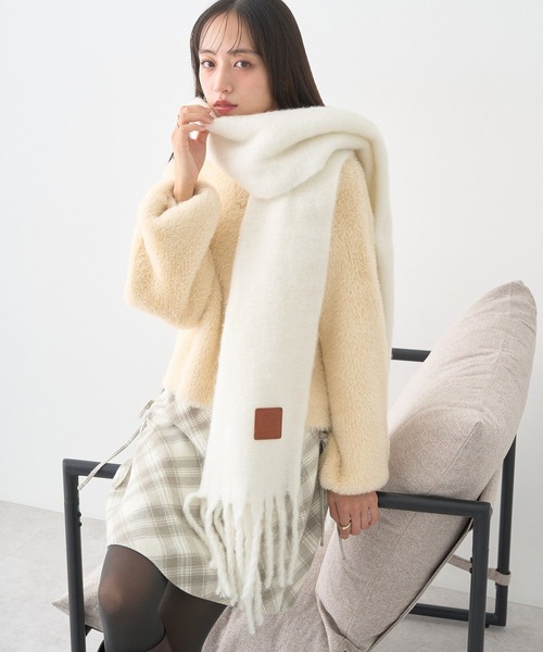 earth music&ecology（アースミュージックアンドエコロジー）の「ワンポイントビッグマフラー（マフラー・レディース・アイボリー/ピンク系その他3/チャコールグレー/ライトブラウン・F）」の2枚目の写真