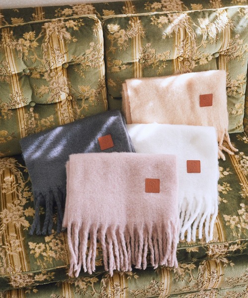 earth music&ecology（アースミュージックアンドエコロジー）の「ワンポイントビッグマフラー（マフラー・レディース・アイボリー/ピンク系その他3/チャコールグレー/ライトブラウン・F）」の5枚目の写真