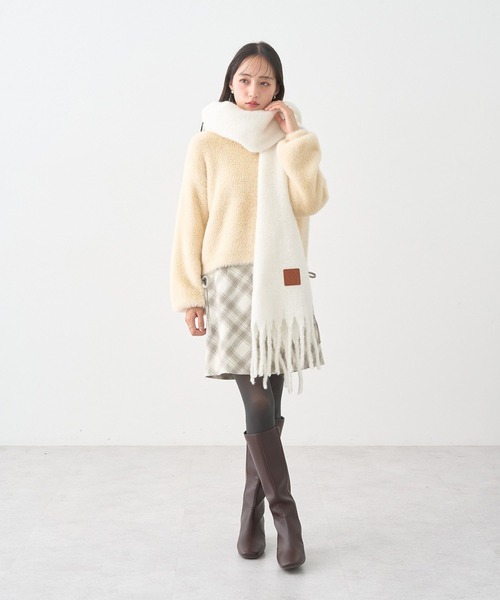 earth music&ecology（アースミュージックアンドエコロジー）の「ワンポイントビッグマフラー（マフラー・レディース・アイボリー/ピンク系その他3/チャコールグレー/ライトブラウン・F）」の7枚目の写真