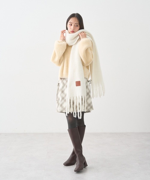 earth music&ecology（アースミュージックアンドエコロジー）の「ワンポイントビッグマフラー（マフラー・レディース・アイボリー/ピンク系その他3/チャコールグレー/ライトブラウン・F）」の8枚目の写真