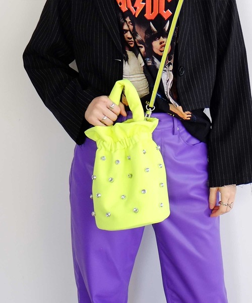 cheek(BAG)(チーク)の「kirakira 2way shoulder / キラキラ ショルダーバッグ(ショルダーバッグ・レディース・イエロー/ブルー/グレー/ピンク/ブラック・FREE)」の4枚目の写真