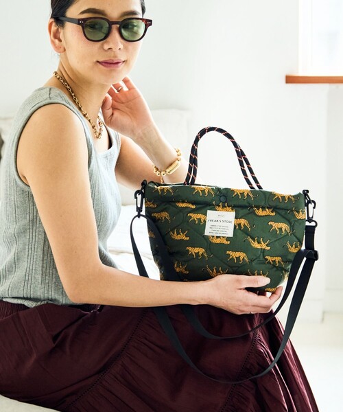 KiU（キウ）の「KiU×FREAK'S STORE/キウ×フリークスストア 別注PADDED DAY TOTE MINI BAG パデット デイトート ミニ バッグ 撥水（ショルダーバッグ・レディース・オレンジ/レオパード/ブラウン/ブラック・ONE SIZE）」の4枚目の写真