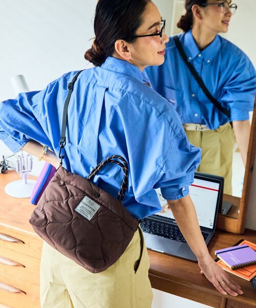 KiU（キウ）の「KiU×FREAK'S STORE/キウ×フリークスストア 別注PADDED DAY TOTE MINI BAG パデット デイトート ミニ バッグ 撥水（ショルダーバッグ・レディース・オレンジ/レオパード/ブラウン/ブラック・ONE SIZE）」の5枚目の写真