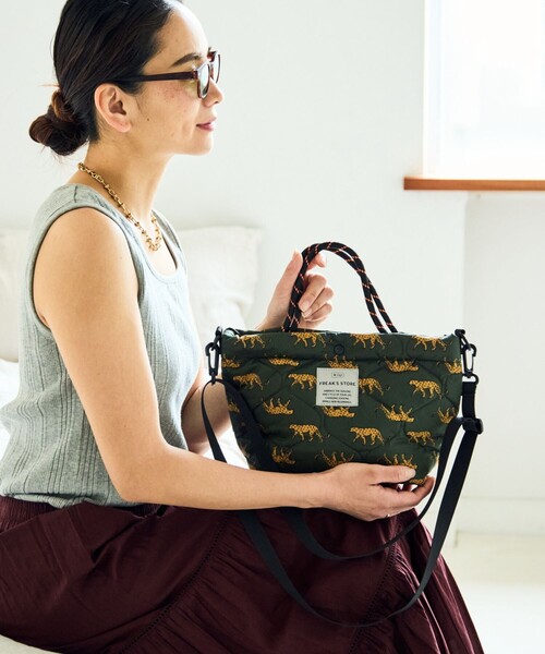KiU（キウ）の「KiU×FREAK'S STORE/キウ×フリークスストア 別注PADDED DAY TOTE MINI BAG パデット デイトート ミニ バッグ 撥水（ショルダーバッグ・レディース・オレンジ/レオパード/ブラウン/ブラック・ONE SIZE）」の8枚目の写真