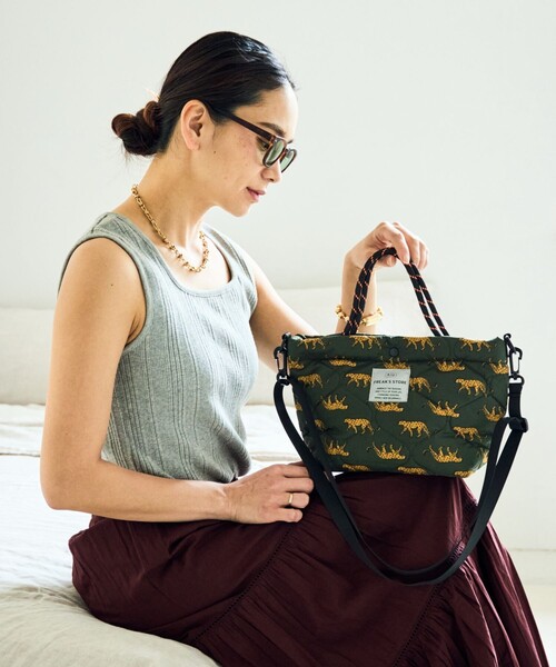 KiU（キウ）の「KiU×FREAK'S STORE/キウ×フリークスストア 別注PADDED DAY TOTE MINI BAG パデット デイトート ミニ バッグ 撥水（ショルダーバッグ・レディース・オレンジ/レオパード/ブラウン/ブラック・ONE SIZE）」の11枚目の写真