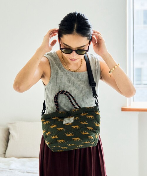 KiU（キウ）の「KiU×FREAK'S STORE/キウ×フリークスストア 別注PADDED DAY TOTE MINI BAG パデット デイトート ミニ バッグ 撥水（ショルダーバッグ・レディース・オレンジ/レオパード/ブラウン/ブラック・ONE SIZE）」の13枚目の写真