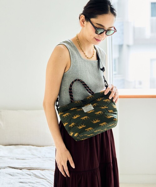 KiU（キウ）の「KiU×FREAK'S STORE/キウ×フリークスストア 別注PADDED DAY TOTE MINI BAG パデット デイトート ミニ バッグ 撥水（ショルダーバッグ・レディース・オレンジ/レオパード/ブラウン/ブラック・ONE SIZE）」の14枚目の写真