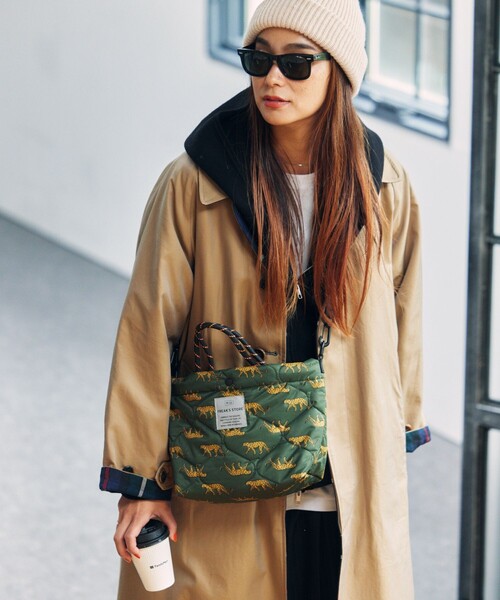 KiU（キウ）の「KiU×FREAK'S STORE/キウ×フリークスストア 別注PADDED DAY TOTE MINI BAG パデット デイトート ミニ バッグ 撥水（ショルダーバッグ・メンズ・オレンジ/レオパード/ブラウン/ブラック・ONE SIZE）」の4枚目の写真