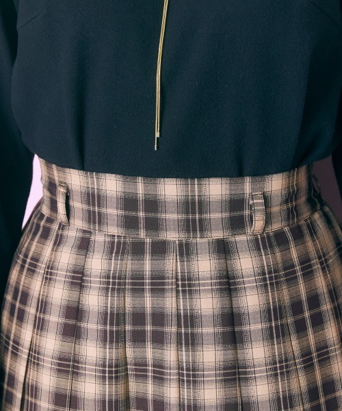 marun（マルン）の「＜大きいサイズ＞ベルト付プリーツショート丈スカート marun（スカート・レディース・グレー系/ブラウン系・L/LL/3L/4L/5L）」の17枚目の写真