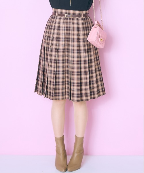 marun（マルン）の「＜大きいサイズ＞ベルト付プリーツショート丈スカート marun（スカート・レディース・グレー系/ブラウン系・L/LL/3L/4L/5L）」の11枚目の写真