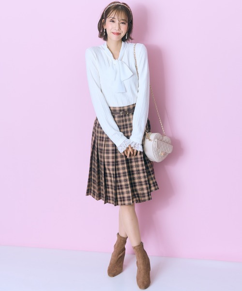 marun（マルン）の「＜大きいサイズ＞ベルト付プリーツショート丈スカート marun（スカート・レディース・グレー系/ブラウン系・L/LL/3L/4L/5L）」の9枚目の写真