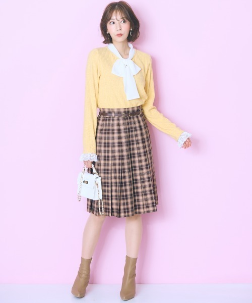 marun（マルン）の「＜大きいサイズ＞ベルト付プリーツショート丈スカート marun（スカート・レディース・グレー系/ブラウン系・L/LL/3L/4L/5L）」の8枚目の写真