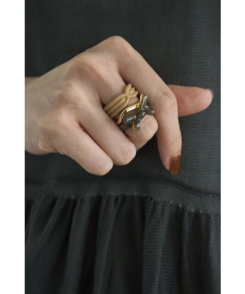 marjour(マージュール)の「3SET RIBON RING(リング・レディース・カーキ・FREE)」の2枚目の写真